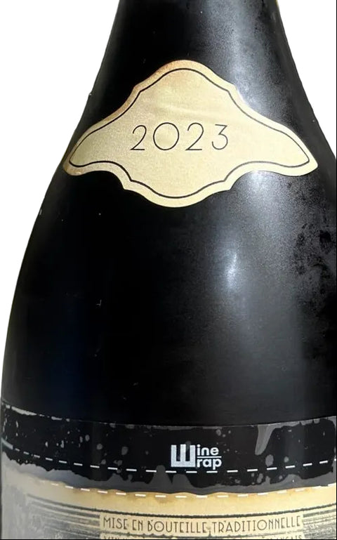 2023 Guilbert Gillet Savigny-lès-Beaune 1er Cru, Les Peuillets (Little drop at the edge of wine label)