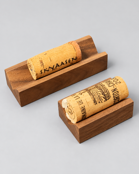 Long and Classic wooden Cork Keepsake Display Stands shown together for size comparison; stands sold individually, corks not included. 淺灰色無縫背景，中性打光