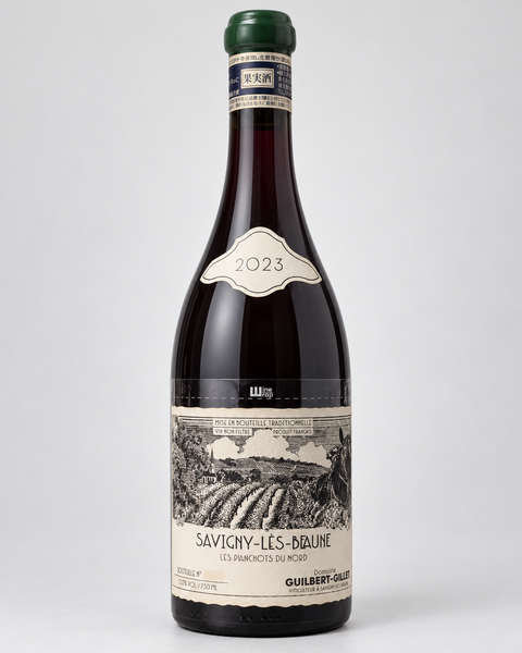 2023 Guilbert Gillet Savigny-lès-Beaune Les Planchots du Nord, bottle 0784, neutral light grey background