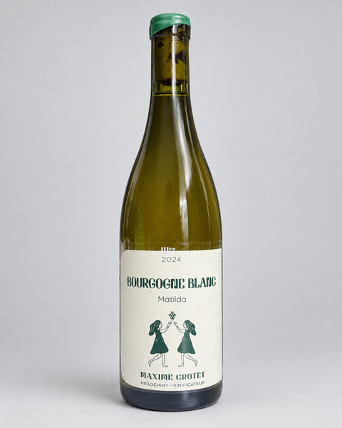 Maxime Crotet Bourgogne Blanc Matilda 2024, one 750 ml bottle, full bottle visible. 淺灰色無縫背景，中性打光