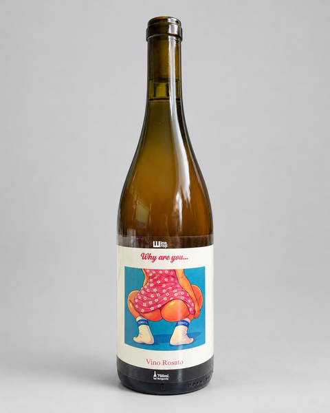 Tonico Eupeptico Why Are You… Vino Rosato — 淺灰色無縫背景，中性打光